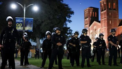 Crecen las tensiones en la UCLA ante la orden policial de dispersar a los manifestantes que se oponen a la guerra en Gaza