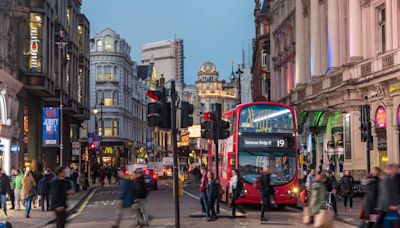 Por qué en Inglaterra se conduce por el lado izquierdo