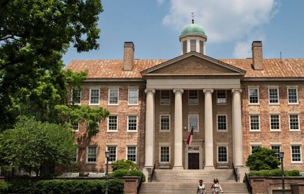 Hundreds of faculty and staff members call on UNC-CH to dismiss charges against student protesters