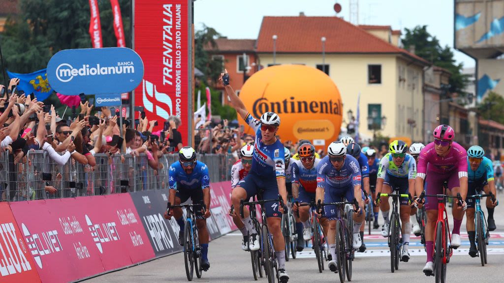 2024 Giro d’Italia: Tim Merlier Edges Out Milan in Sprint Finish at Fiera di Primiero in Stage 18