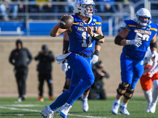 South Dakota State football quarterback Mark Gronowski announces return to Jackrabbits