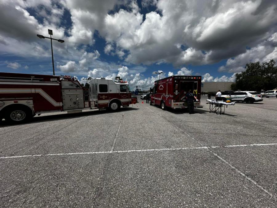 Man dies after catching fire in Florida mall parking lot