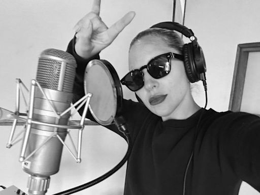 Lady Gaga aparece no estúdio e anuncia retorno: 'Mais feliz do que nunca'