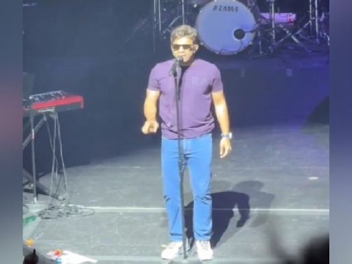 Singer Karthik stops singing Ram Charan's song mid-way as the over-enthusiastic crowd takes over; video goes viral