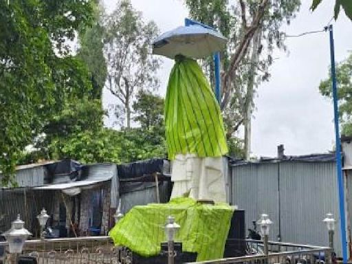 Bolpur municipality has calls off unveiling a statue of Rabindranath Tagore in Santiniketan