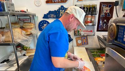 After 2 weeks of trying, a Lexington deli gets a visit from UK basketball coach Mark Pope