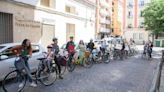 Justicia Alimentaria recorre en bici los mercados de Córdoba para presentar su nueva campaña