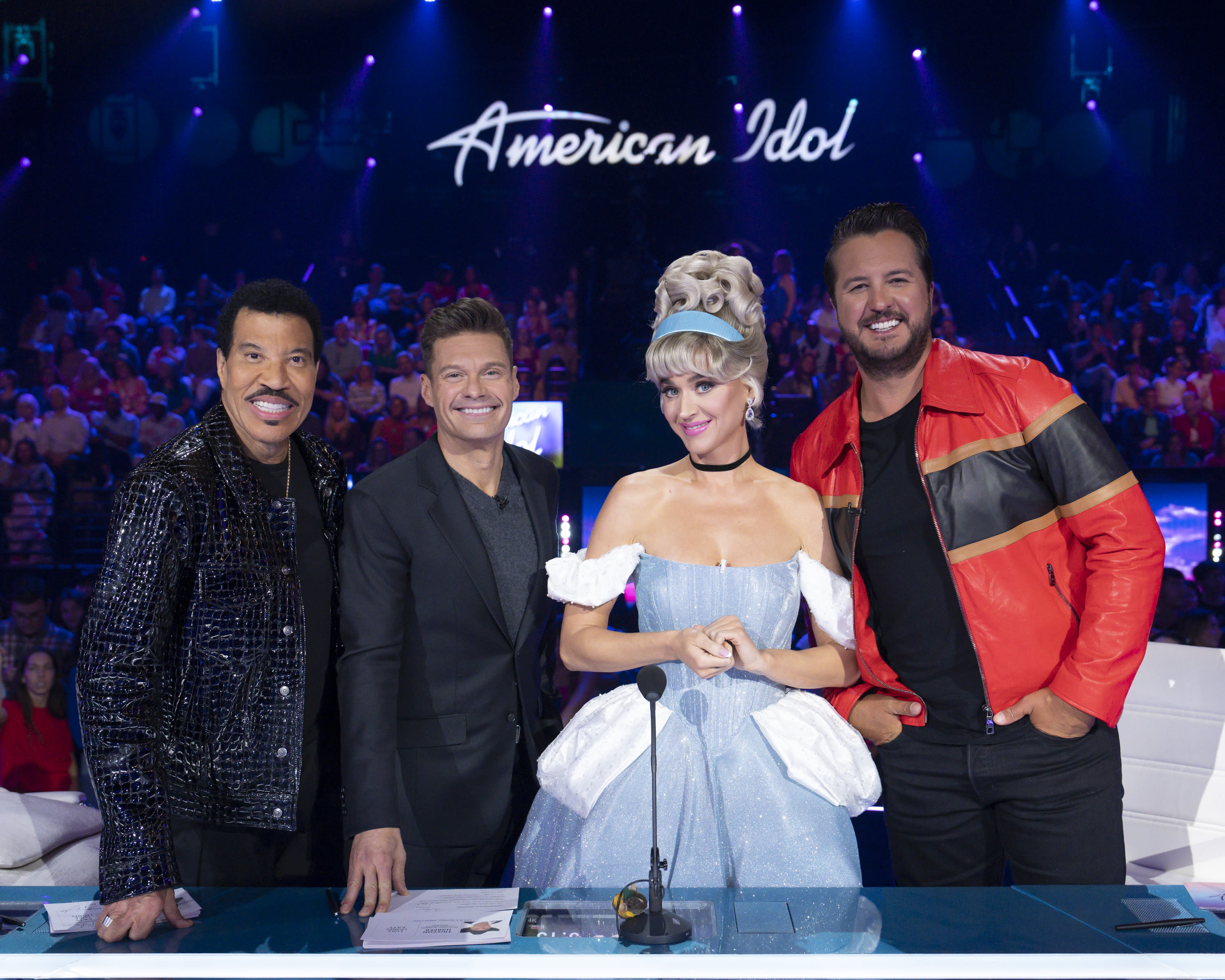 Ryan Seacrest Uses a Leaf Blower on Lionel Richie During ‘American Idol’ Disney Night Episode