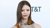 Mia Goth: de su rol como actriz de la industria pornográfica a su ascenso como estrella del cine de terror