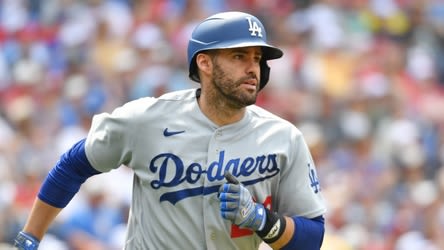 Mets add J.D. Martinez to active roster, designate Zack Short for assignment