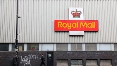 Kretinsky Says Royal Mail Needs Funds to Avoid ‘Deadly Spiral’