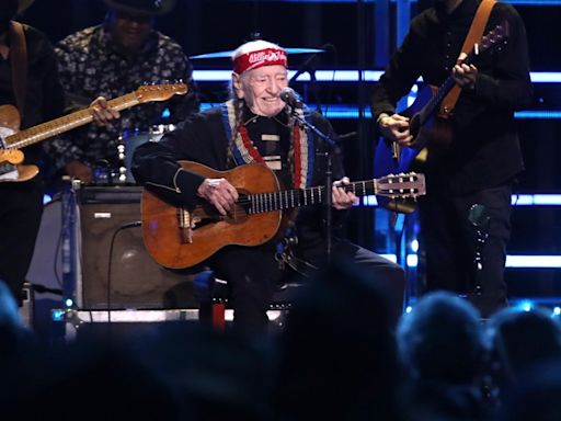 Willie Nelson unable to perform at Virginia Beach Outlaw music festival