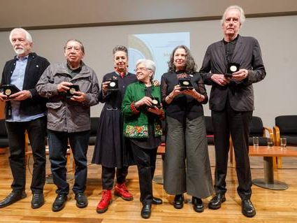 La Jornada: Entregan la Medalla Bellas Artes en la disciplina de artes visuales