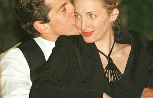 The Complicated Reality of John F. Kennedy Jr. and Carolyn Bessette's Tragic, Legendary Love Story - E! Online