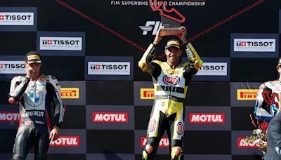 Iannone gana la carrera 1 en MotorLand por delante de Razgatlioglu; Bautista cuarto