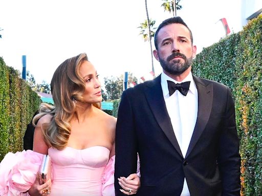 Jennifer Lopez está desesperada com colapso de casamento com Ben Affleck, mas ator se sente bem