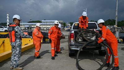 Philippines to deploy floating barriers to contain oil spill