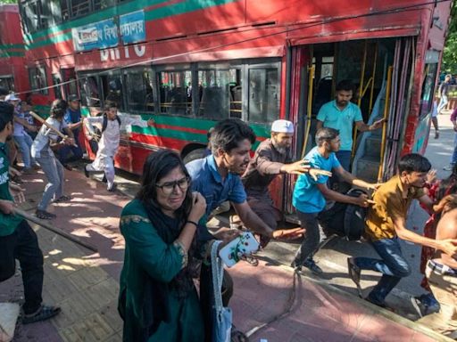 Over 400 injured in violent clashes during Bangladesh protests over job quotas