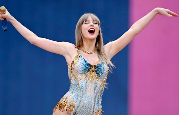 Taylor Swift Calls Out Haters Before Performing 'thanK you aIMee'