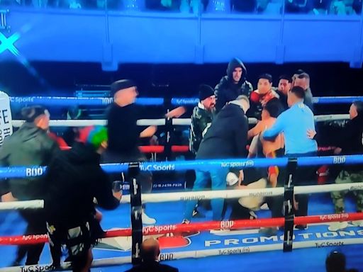 Boxeo en la FAB: invasión de ring y otro éxito de Veneno Cháves ante un rival… ¿'juvenil’ de 34 años o ‘latino’ de Sudáfrica?