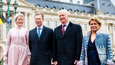 Los looks opuestos de la reina Matilde de Bélgica y la Gran Duquesa de Luxemburgo en Bruselas: visita de Estado
