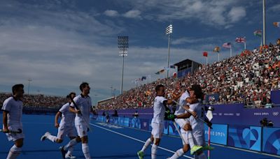 España se levanta ante la campeona del mundo (0-2)