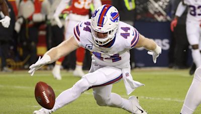 Former Buffalo Bills' captain returns to Pittsburgh on one-year deal