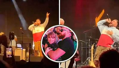 Travis Kelce dedica prêmio de karaokê a Taylor Swift - OFuxico