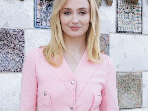 Sophie Turner Shares How She's Having "Hot Girl Summer" With Her and Joe Jonas' 2 Daughters - E! Online