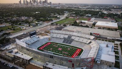 University of Houston decides to use Oilers theme on football uniforms despite NFL threats