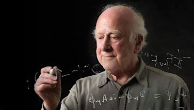 Addio a Peter Higgs: è morto il fisico che teorizzò l’esistenza della “particella di Dio”