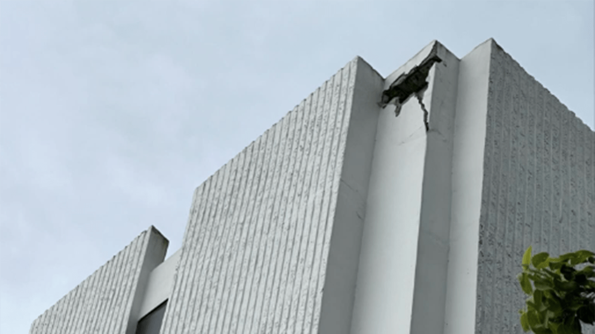 Building struck by lightning in Pembroke Pines: Police