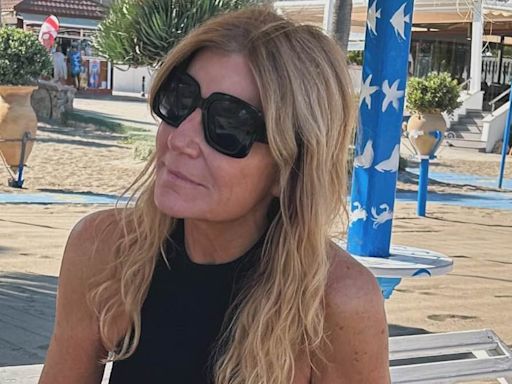 Michelle Collins, 62, wows fans as she recreates 1989 swimwear look