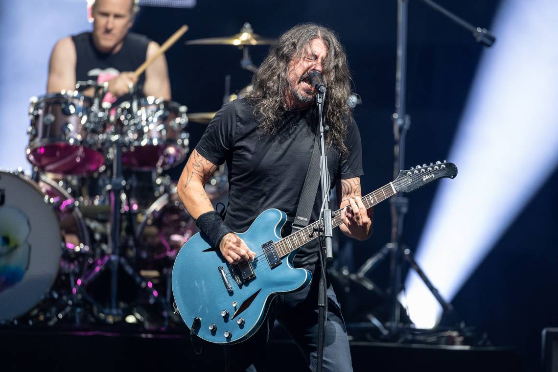 Foo Fighters sell out Dallas tour opener; give shoutouts to Dimebag Darrell, Taylor Hawkins