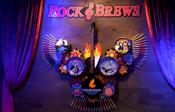 Gene Simmons visits Carter for grand opening of 2nd Wisconsin Rock & Brews location