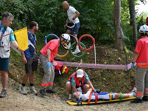 Juegos Olímpicos París 2024: una ciclista sufrió un fuerte golpe en plena competencia y quedó inconsciente