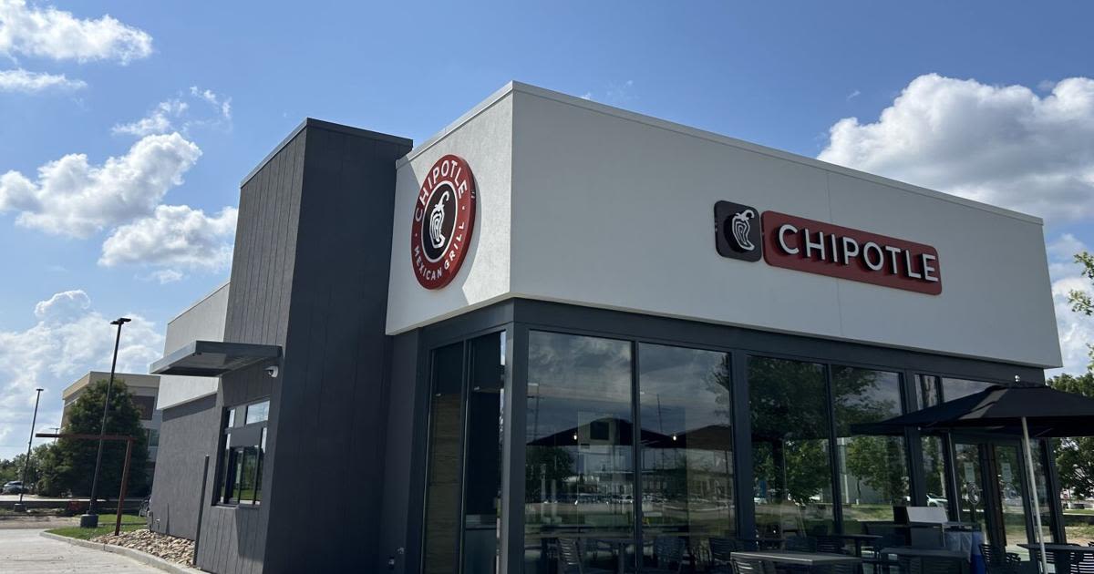 Chipotle opens its third metro Baton Rouge location in the heart of Siegen Lane