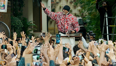 Amid 'Kalki 2898 AD' success, Amitabh Bachchan greets fans with goodies at Jalsa; Watch viral video