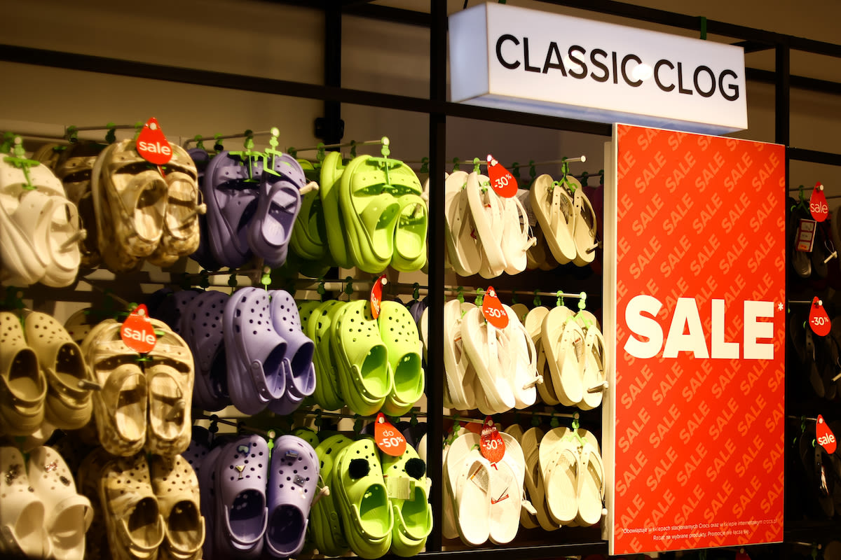 Analysts Are Optimistic on Crocs Ahead of Q1 Earnings Amid Leadership Changes, Hey Dude Challenges