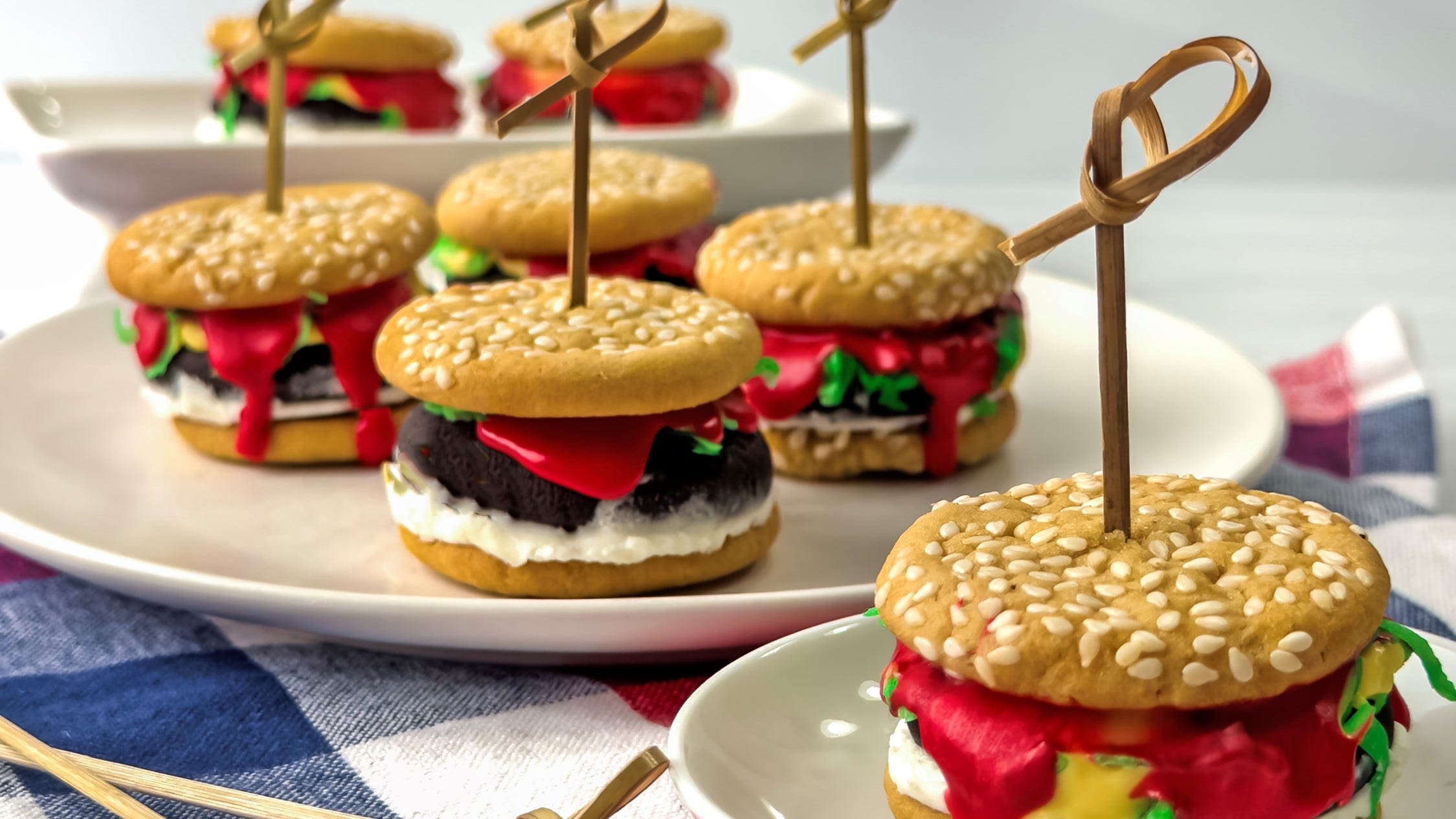 Cookout surprise: These hamburger slider cookies are a sweet trick | Chula King