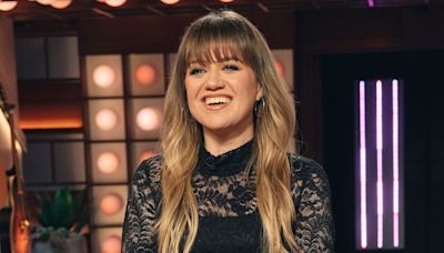 Inside Kelly Clarkson's Most Transformative Year Yet - E! Online