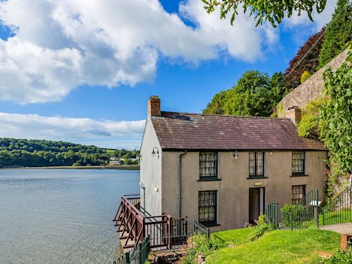 UK's 20 WFH hotspots: Beautiful villages boast super-fast connections