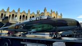 Aviones del Ejército del Aire 'toman' la Plaza de Toros de Albacete