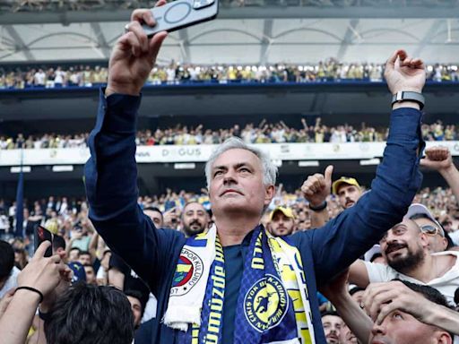 'Special One' Jose Mourinho joins Fenerbahce as new manager, gets grand welcome in Istanbul