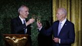 Biden acoge una cena de "buenos amigos" para celebrar los 75 años de una OTAN ampliada