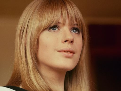 Why Marianne Faithfull Was One of the Ultimate '60s Cool Girls