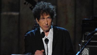 Bob Dylan bans phones from UK tour