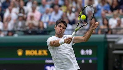 Alcaraz sai do buraco contra Tiafoe e vence mais uma em 5 sets - TenisBrasil