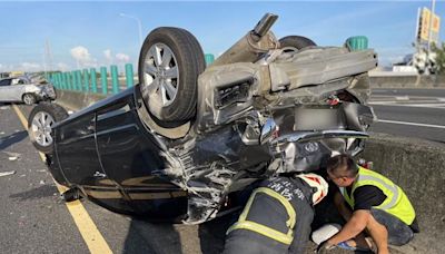 國1北上彰化段2起共5車事故 貨車司機遭夾困釀2人傷 - 社會