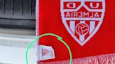 La UD Almería regala a sus socios bufandas etiquetadas para el Sevilla FC